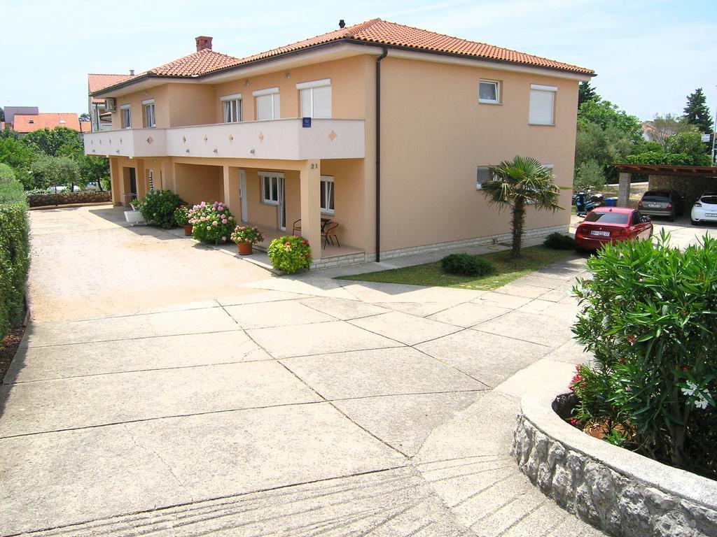 Apartments Elvira Krk Town Exteriör bild