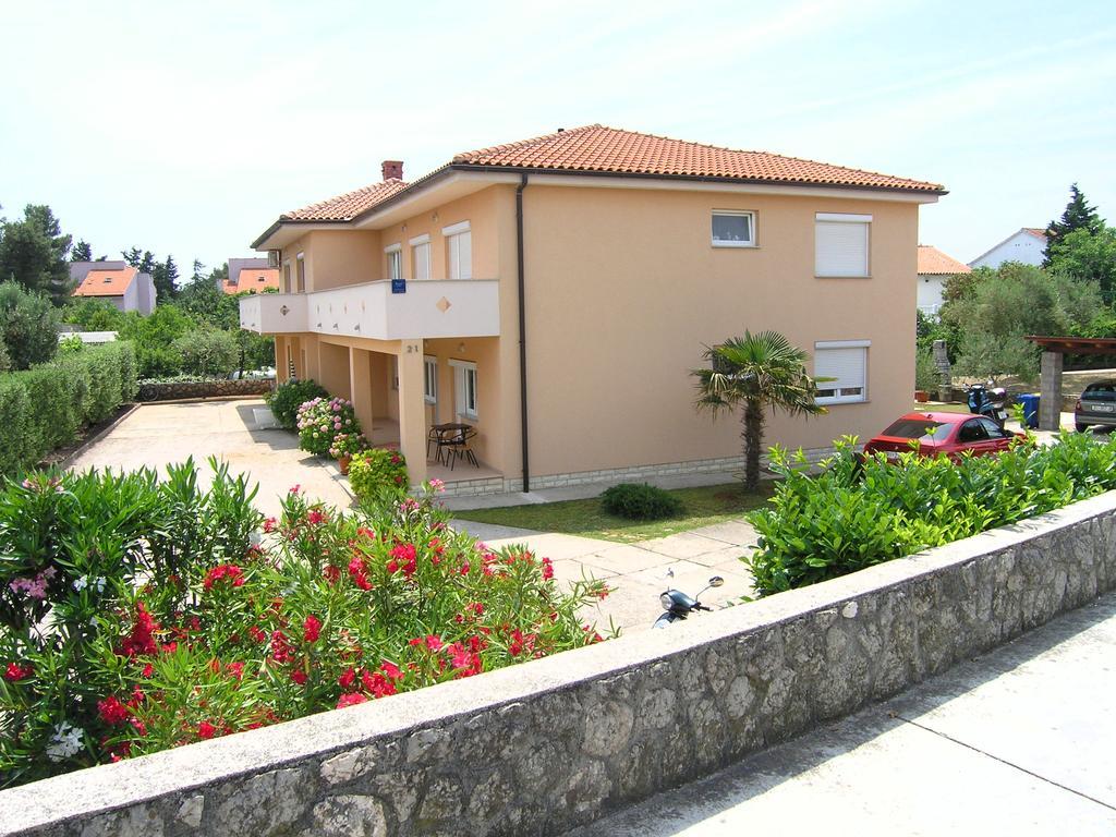 Apartments Elvira Krk Town Exteriör bild